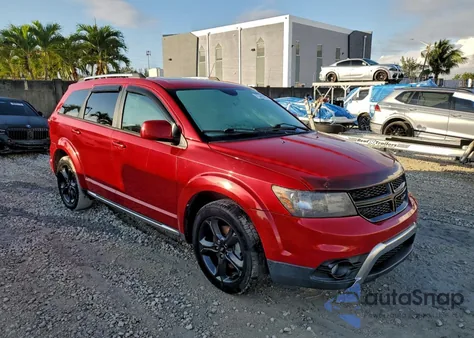 2018 Dodge Journey Crossroad z USA, uszkodzony, nr VIN 3C4PDCGBXJT252063